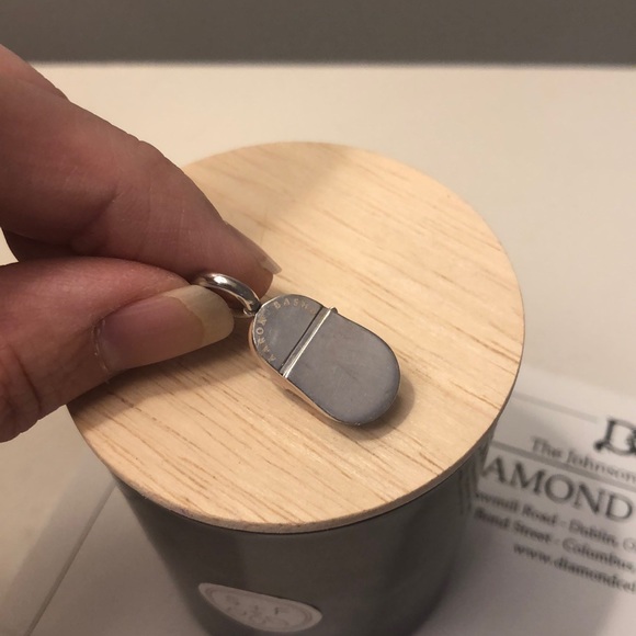 Aaron Basha saddle shoe pendant. - Picture 3 of 4